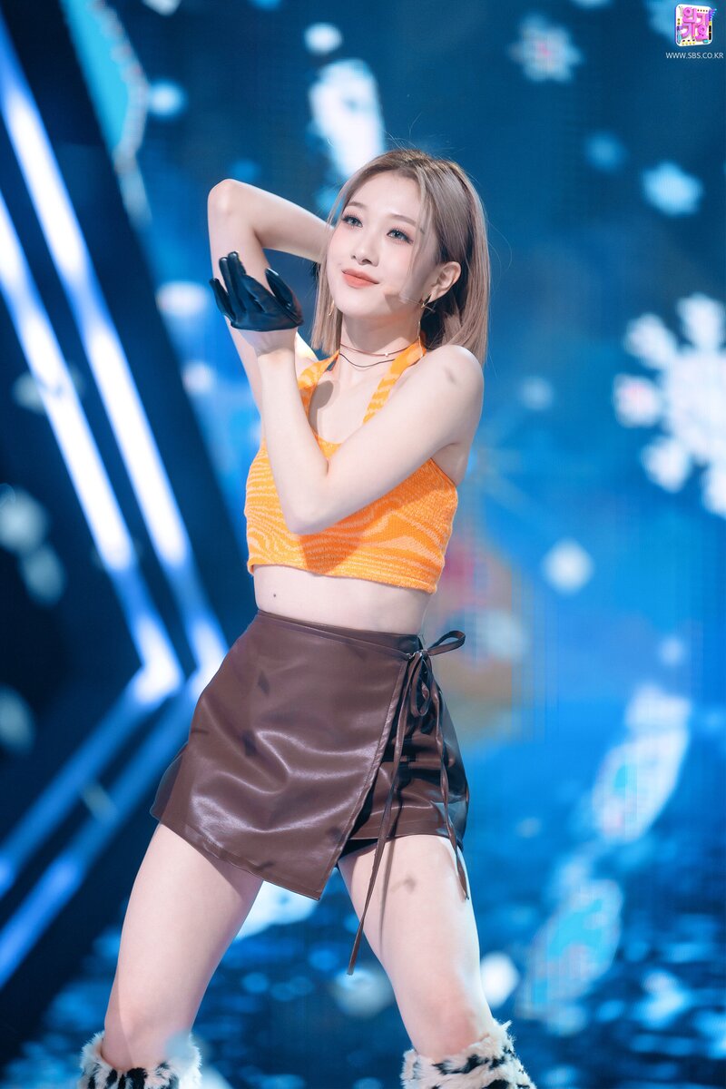 220130 fromis_9 Seoyeon - 'DM' at Inkigayo documents 15