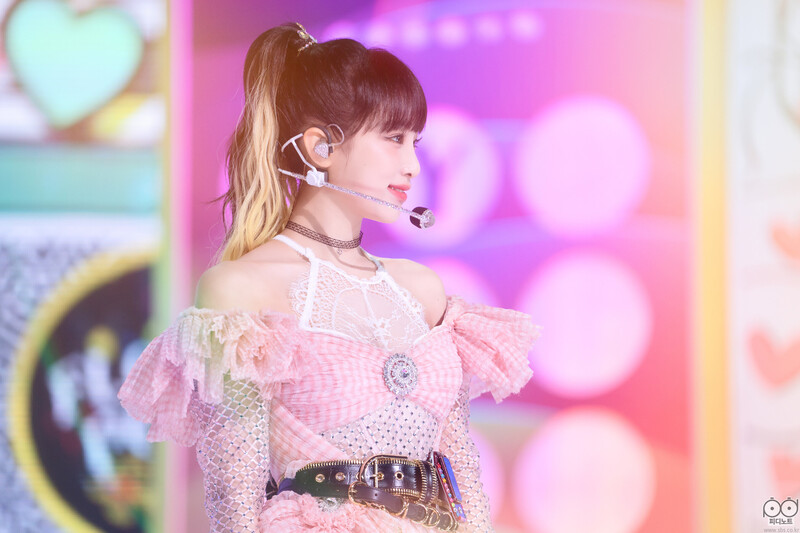 220807 Yena - 'SMARTPHONE' at Inkigayo documents 1