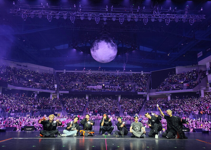 221120 ATEEZ Twitter Update - Concert “THE FELLOWSHIP : BREAK THE WALL” in Chicago documents 2