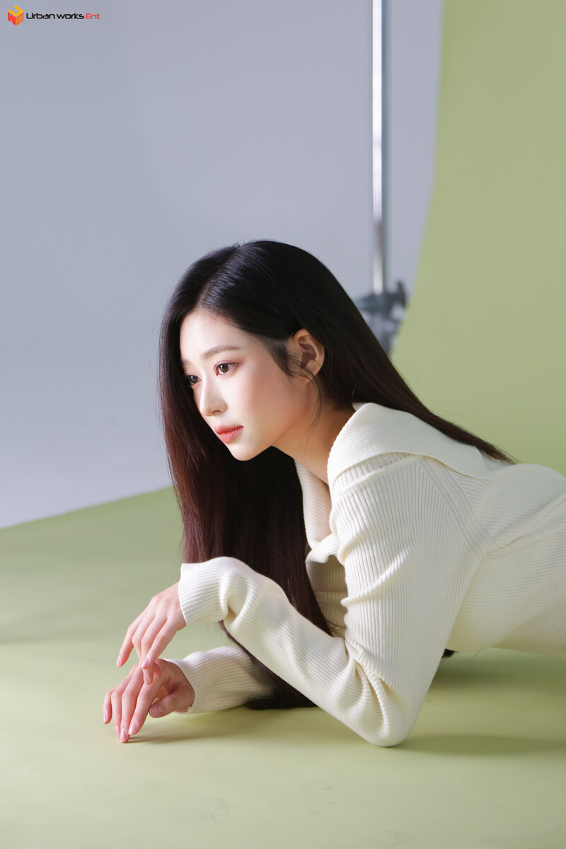 210923 Urban Works Naver Post - Minju 2021 Profile Photos Behind documents 9