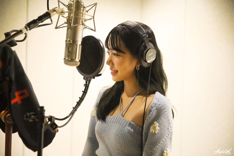 220420 IST Naver post - APINK 'I want you to be happy' recording behind documents 15