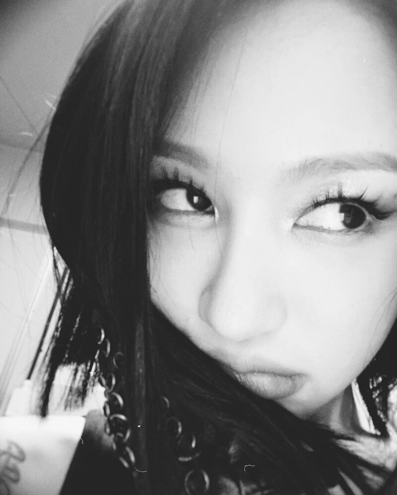 221012 Dreamcatcher Siyeon Instagram Update documents 7