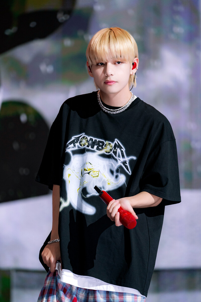 230910 BTS V - 'Rainy Days' at Inkigayo documents 7