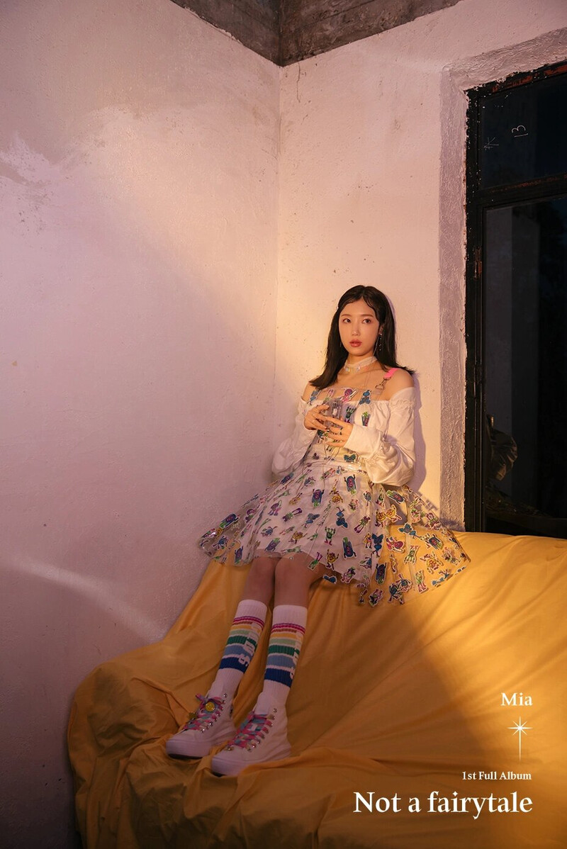 Mia - Not A Fairytale 1st Full Album Jacket Behind photos documents 6