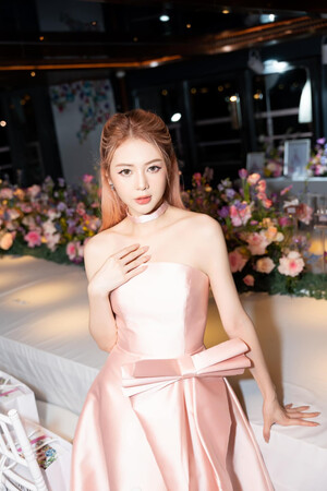 230304 Liz Kun Cương Facebook Update at Dior Event