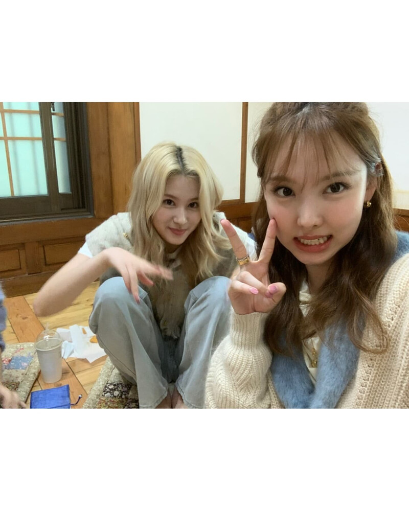 211229 TWICE Instagram Update - Happy Birthday Sana! documents 17