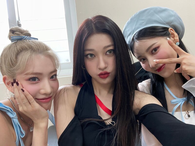 220512 Loona Twitter Update - Kim Lip, Choerry, and JinSoul documents 3