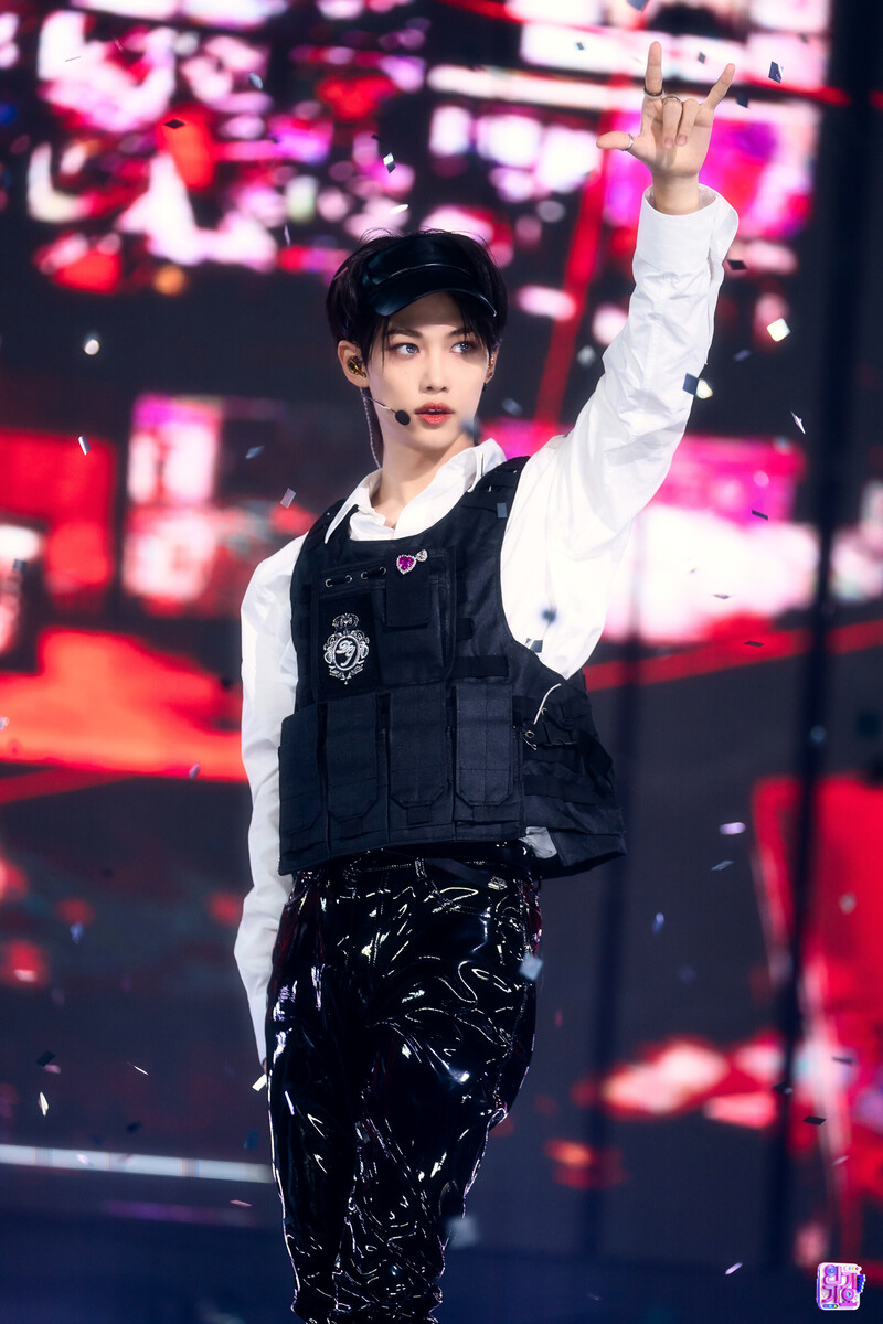 221023 StrayKids Felix - 'CASE 143' at Inkigayo documents 22