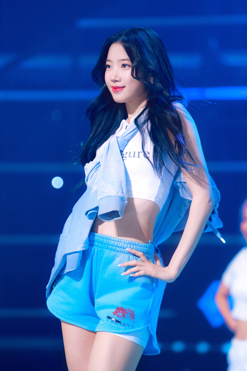 230507 LE SSERAFIM Kazuha - No-Return (Into the unknown) at Inkigayo documents 2