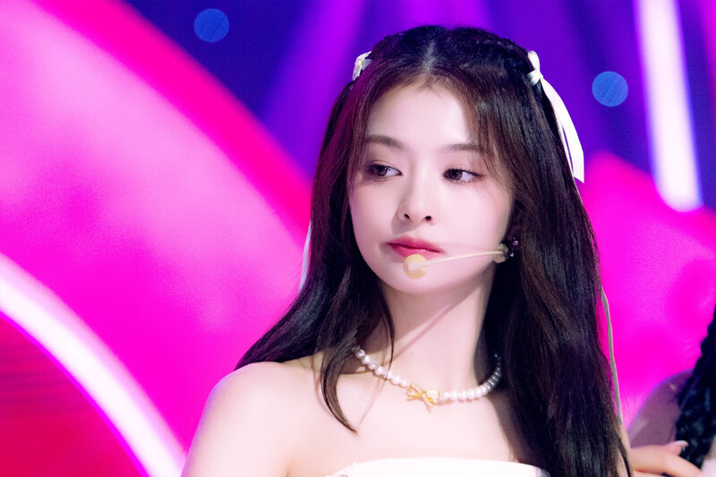 230611 fromis_9 Nagyung - ‘#menow’ at Inkigayo documents 3