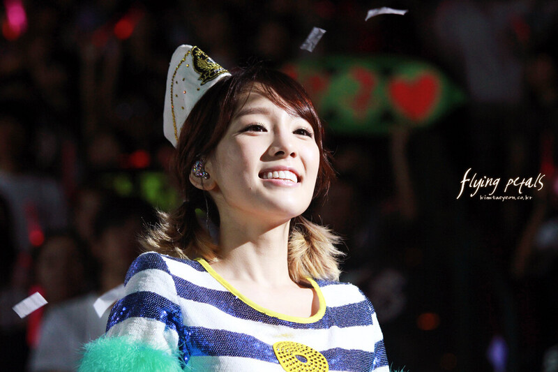 110909-10 Girls' Generation Taeyeon at Girls' Generation 2011 Tour in Taiwan documents 7