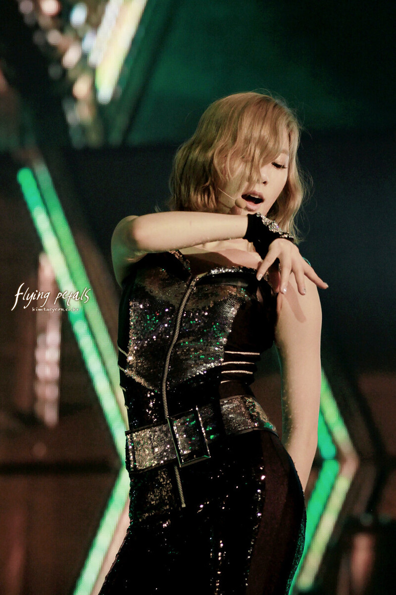 120115 Girls' Generation Taeyeon at 2011 Girls' Generation Tour in Hong Kong documents 4