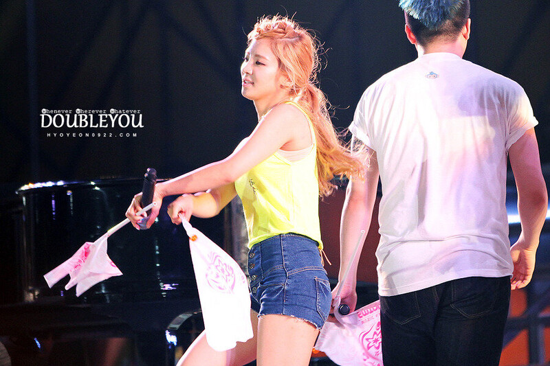 120818 Girls' Generation Hyoyeon at SMTown in Seoul documents 5