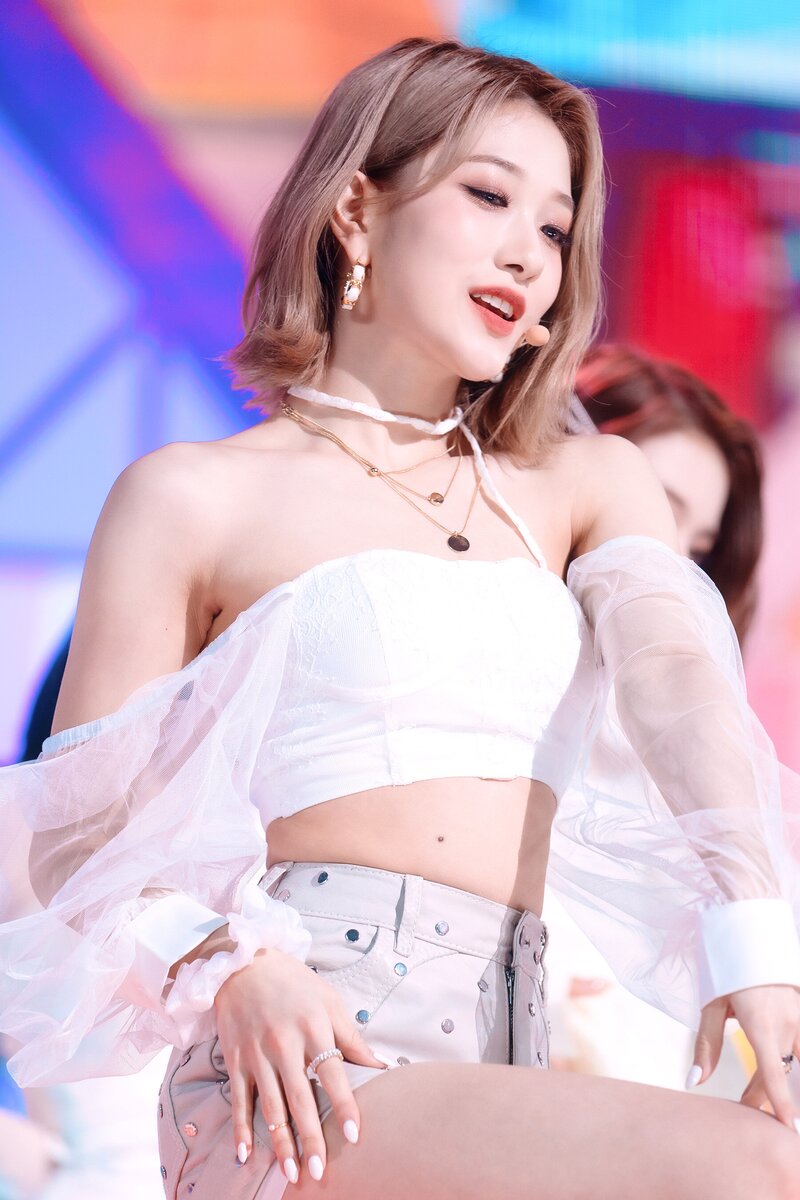 220123 fromis_9 Seoyeon - 'DM' at Inkigayo documents 18