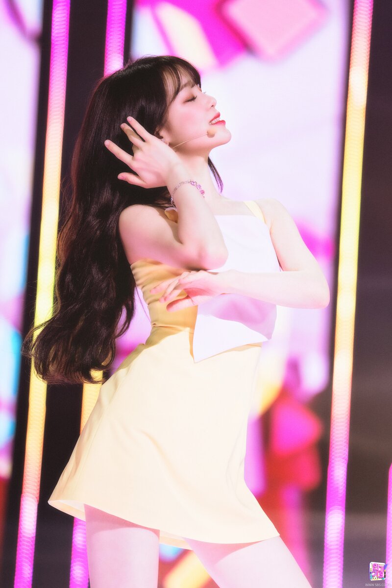 220410 OH MY GIRL Seunghee - 'Real Love' at Inkigayo documents 5