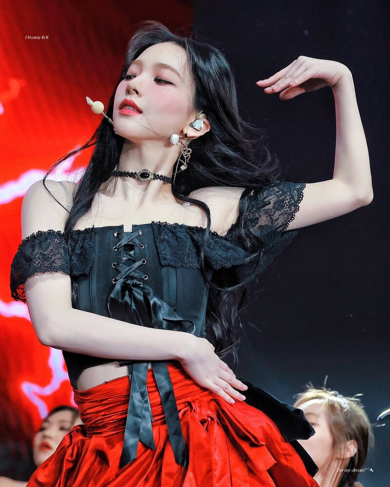 231124 aespa Karina - W Korea 'Love your W' Event Performance | kpopping
