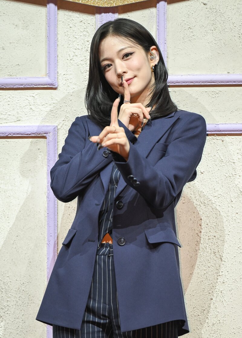 220117 fromis_9 Chaeyoung - 4th Mini Album 'Midnight Guest' Press Showcase documents 3