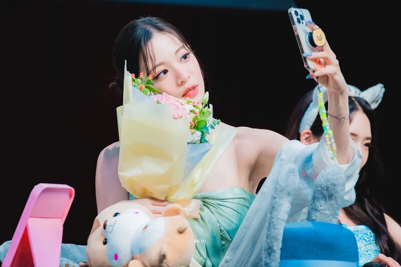 220708 fromis_9 Chaeyoung documents 14