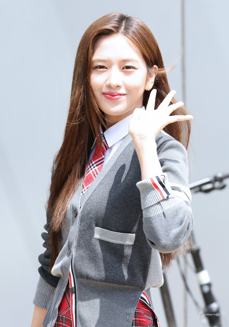 220818 IVE Yujin - 'Knowing Bros' Commute documents 2