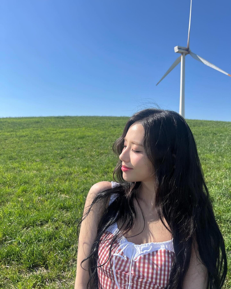 240708 fromis_9 Jiwon Instagram Update documents 8