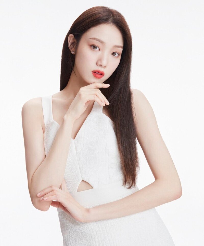 Lee Sung Kyung for Cosmopolitan Korea March 2020 Issue documents 8