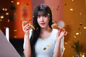 231215 Woollim Naver Post - KWON EUNBI - Jadam Chicken CF Behind