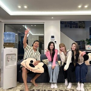 231002 Kangnam Instagram update with NiziU Mako, Riku, Ayaka
