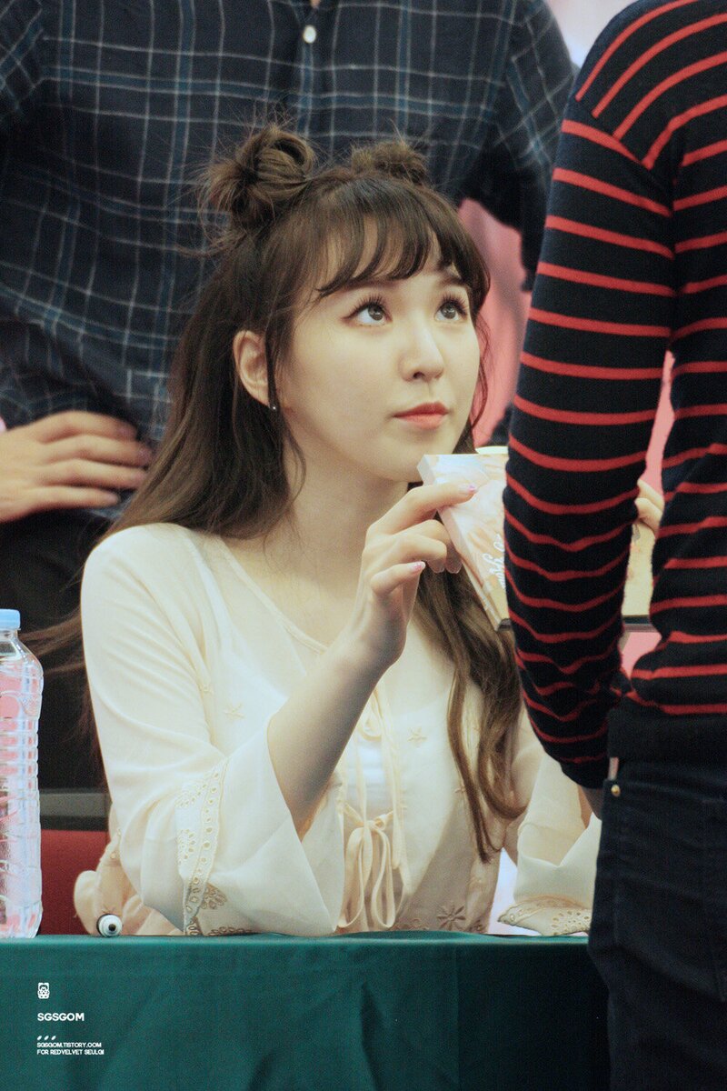 160925 Red Velvet Wendy at Bundang 'Russian Roulette' Fansign documents 1