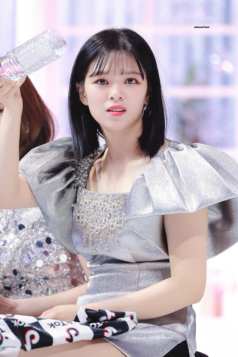 200105 TWICE Jeongyeon - 34th Golden Disc Awards Day 2 documents 2