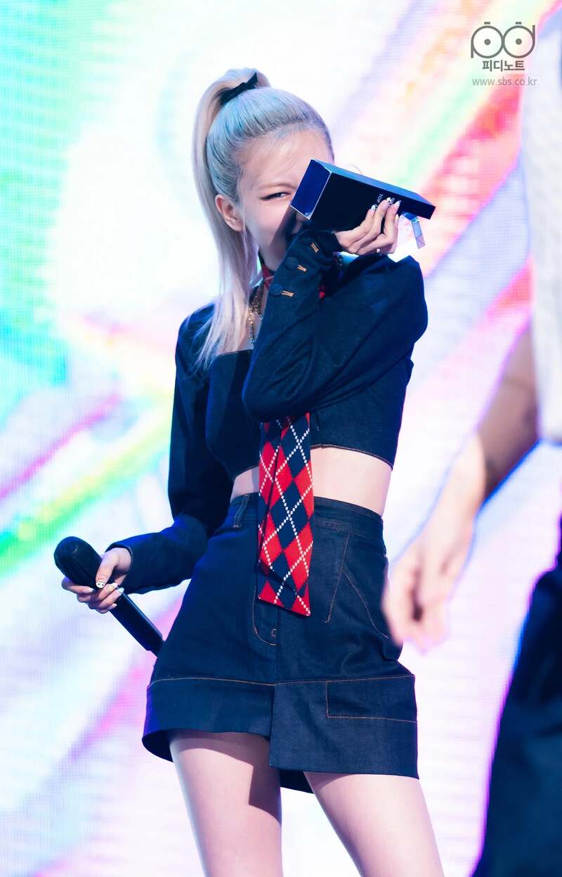 210328 Rosé at Inkigayo Encore Stage documents 16