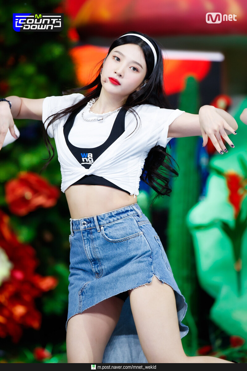 210826 Red Velvet - 'Queendom' at M Countdown documents 11