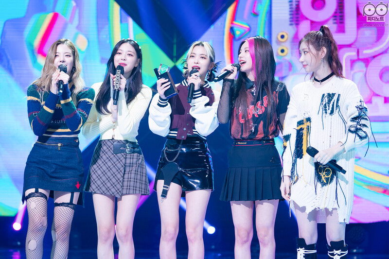 211010 ITZY - #1 Encore Stage at Inkigayo documents 15