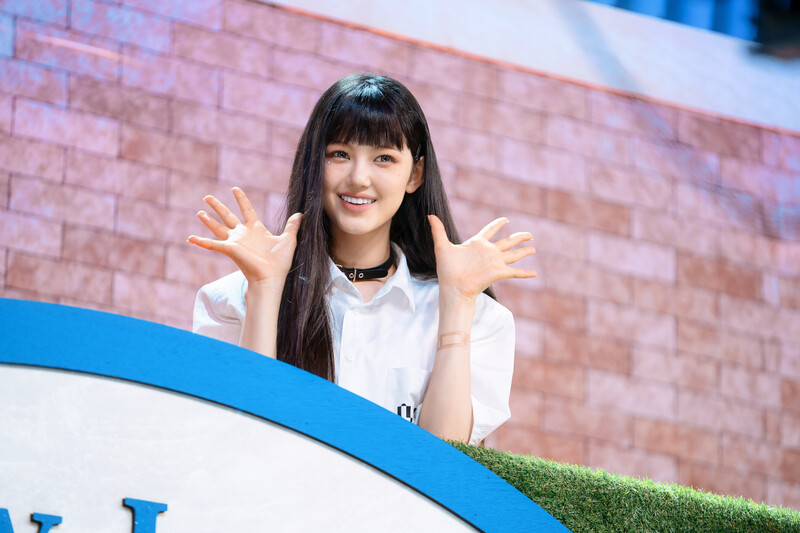 220807 NewJeans Danielle 'Cookie' at Inkigayo documents 15