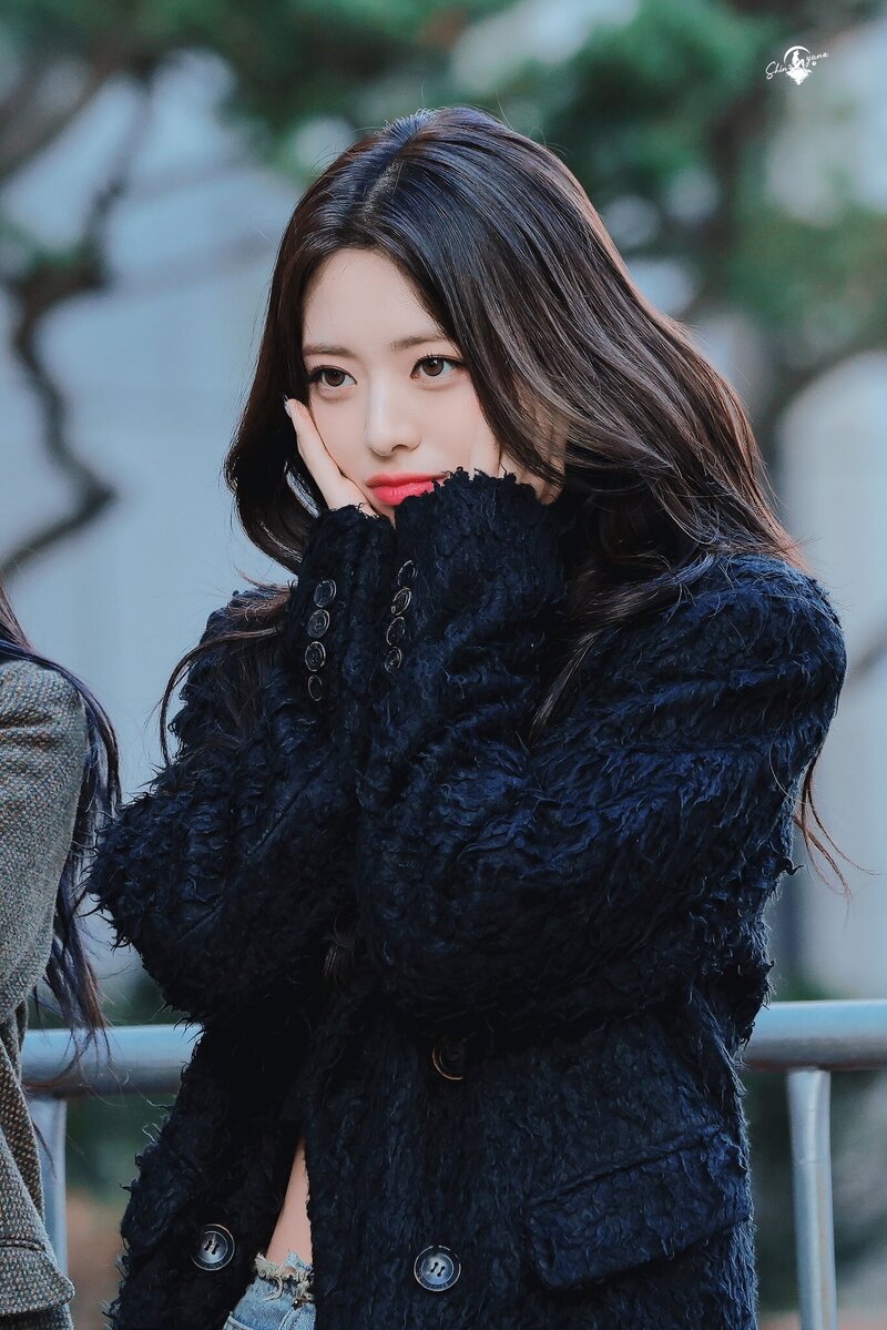 221202 ITZY Yuna - Music Bank Commute documents 6