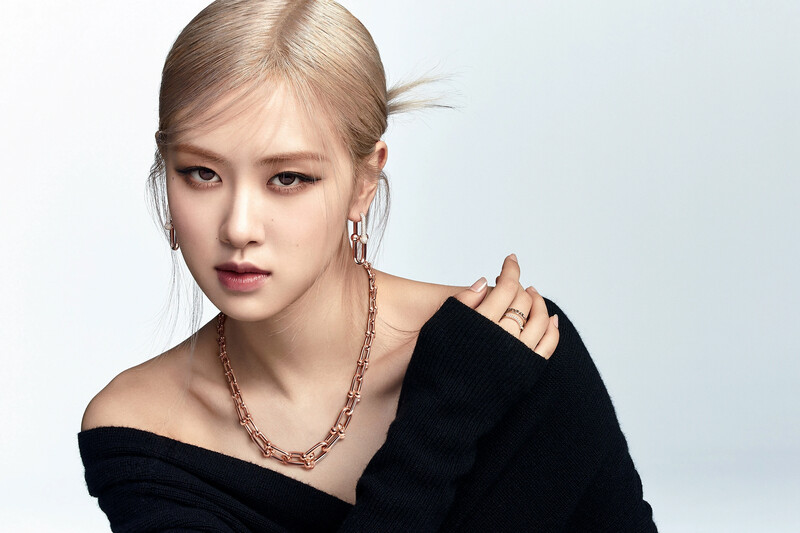 Rosé for Tiffany & Co 'Tiffany HardWear' documents 2