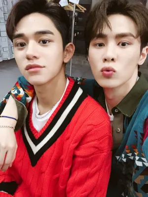 WayV Twitter update with WayV's Kun & Lucas | 190120