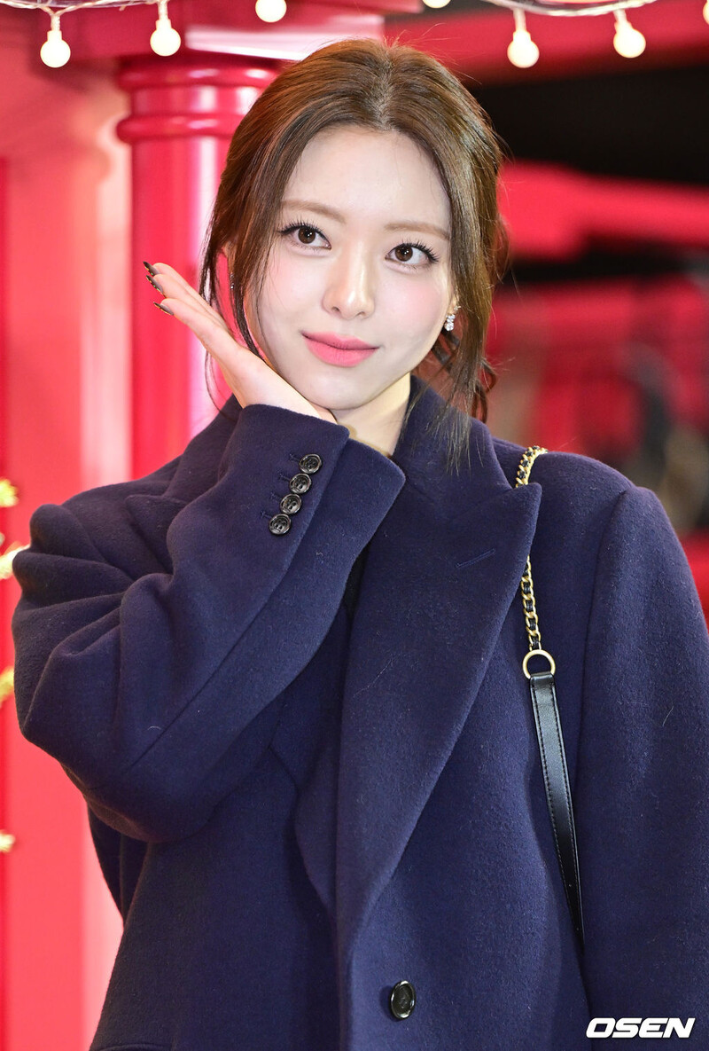 241129 YUNA at COACH Holiday Pop-up documents 13