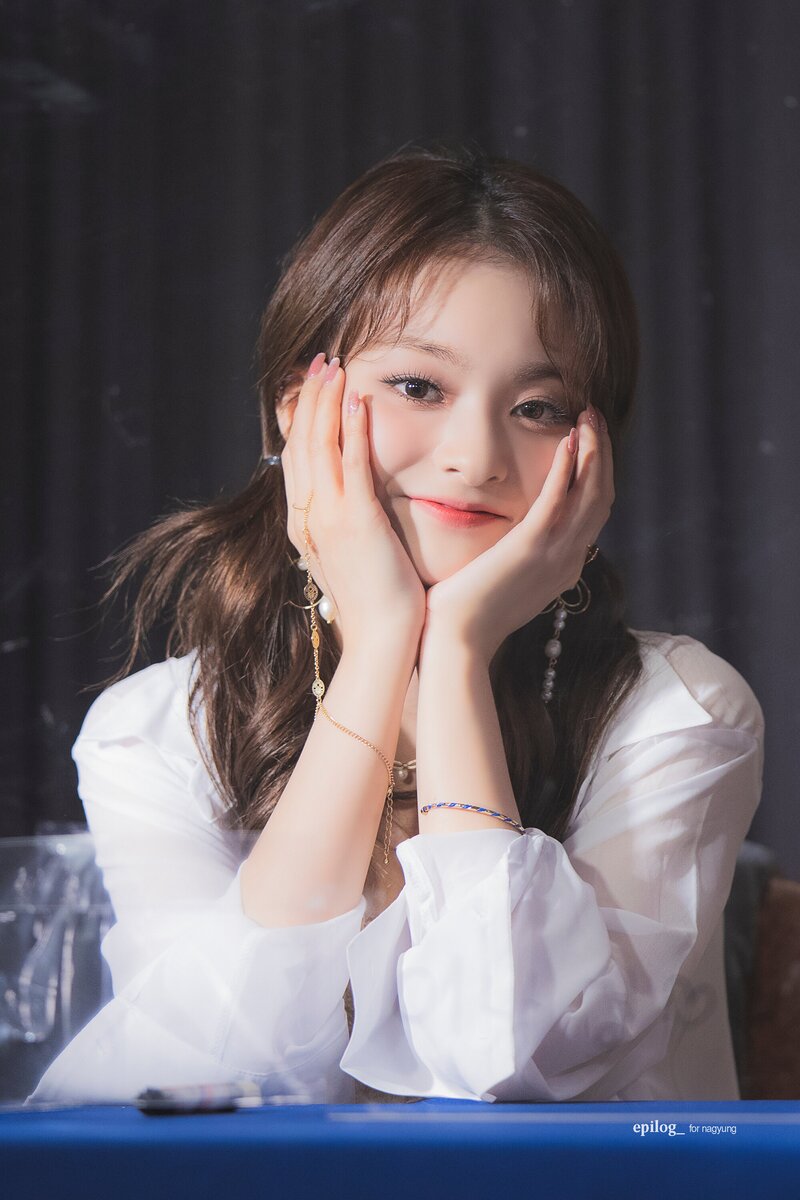 210522 fromis_9 Nagyung documents 9