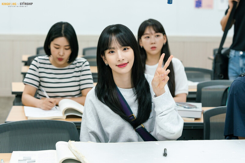 211008 Starship Naver Post - Seola "Love in black hole" Drama Behind documents 23