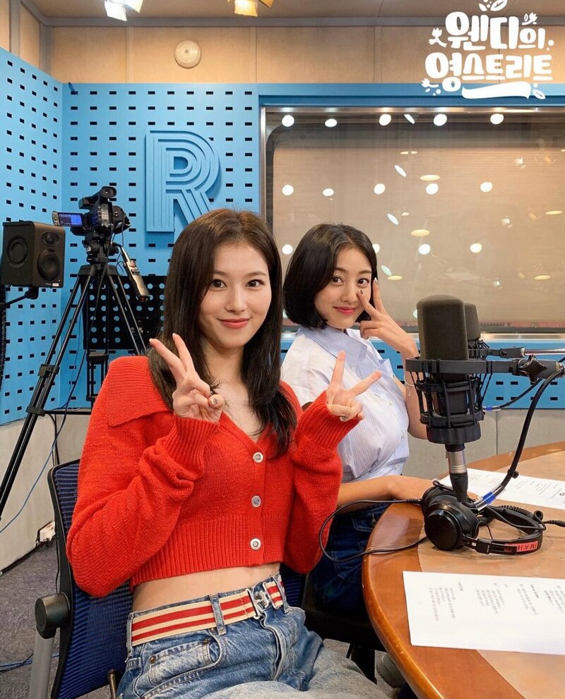 220831 SBS Young Street Instagram Update with Red Velvet Wendy & Twice Jihyo, Sana documents 6