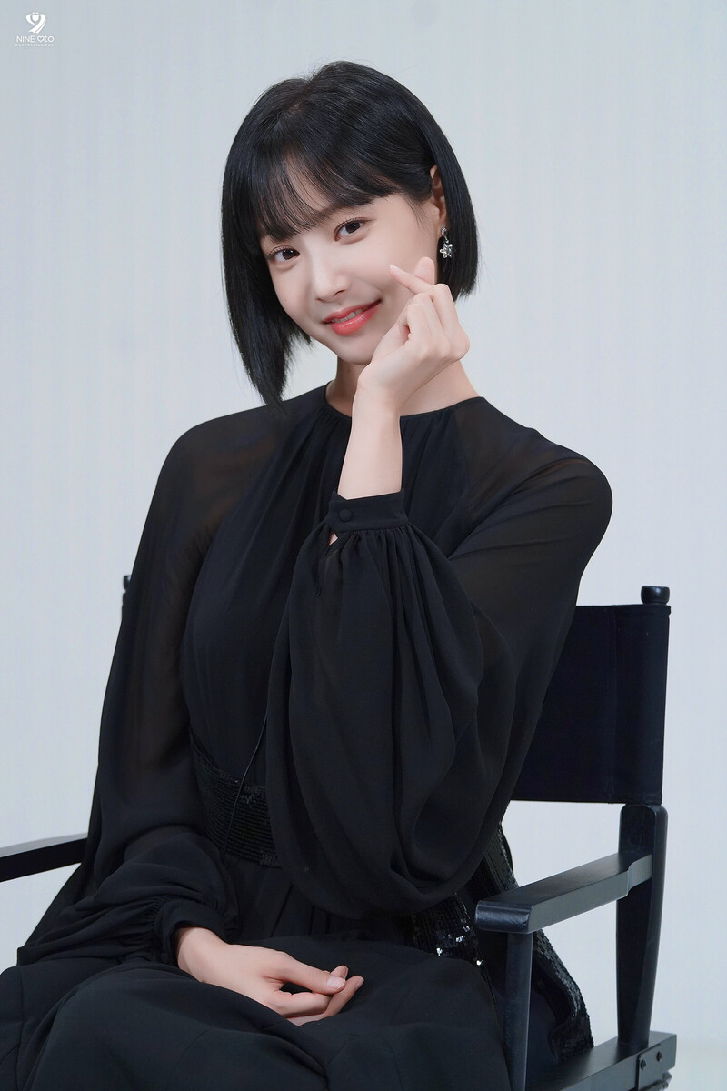 221007 9 Ato Naver Post - Yeonwoo - 'The Golden Spoon' Behind documents 11