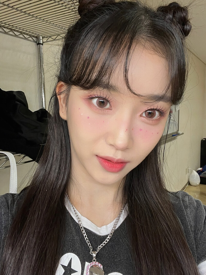 221121 STAYC Japan Twitter Update - Sumin documents 1