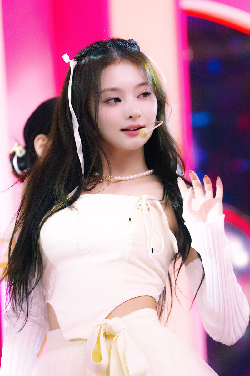 230611 fromis_9 Nagyung - ‘#menow’ at Inkigayo documents 1