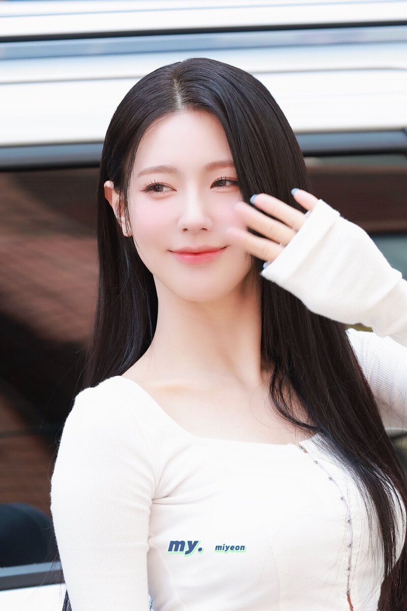 240502 (G)I-DLE Miyeon - Sunyang Soju Pop-Up Store documents 14