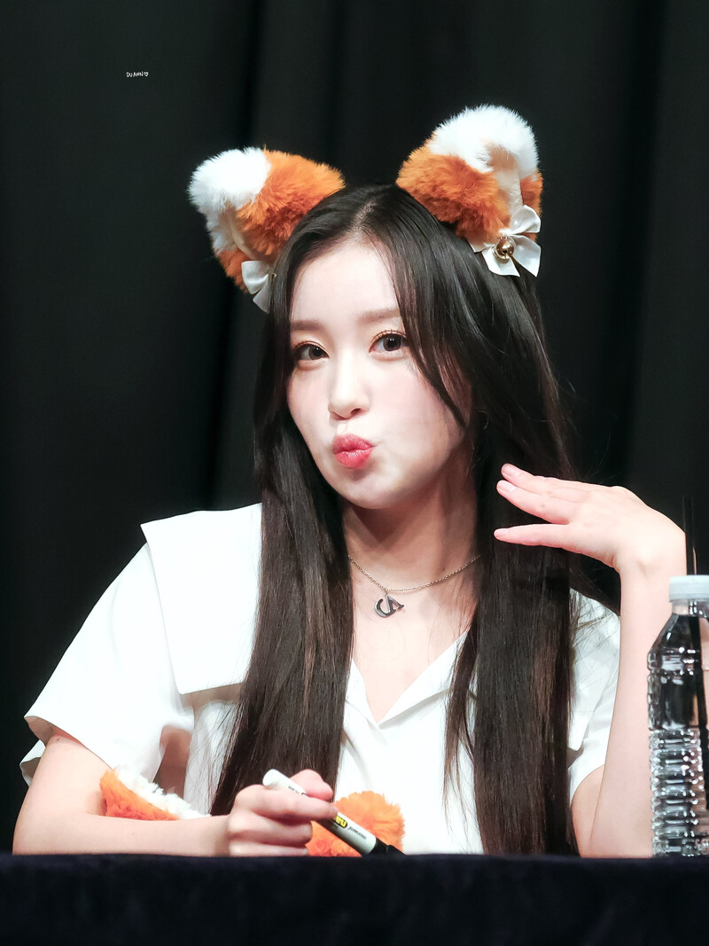 240928 WOOAH Sora at fansign event documents 2