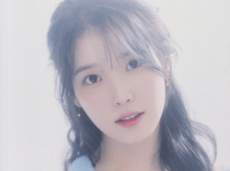 IU - 5th Official ‘UAENA’ Fanclub Kit [SCANS] documents 1