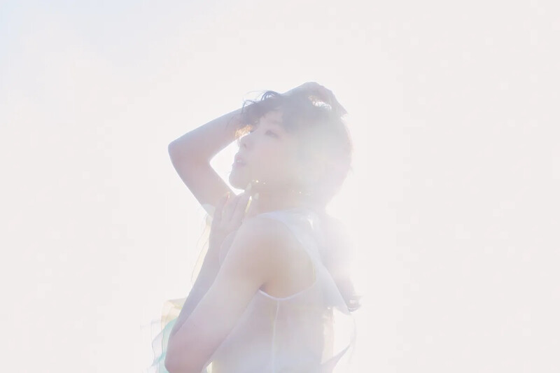 Taeyeon_My_Voice_Deluxe_Edition_concept_photo_(10).png