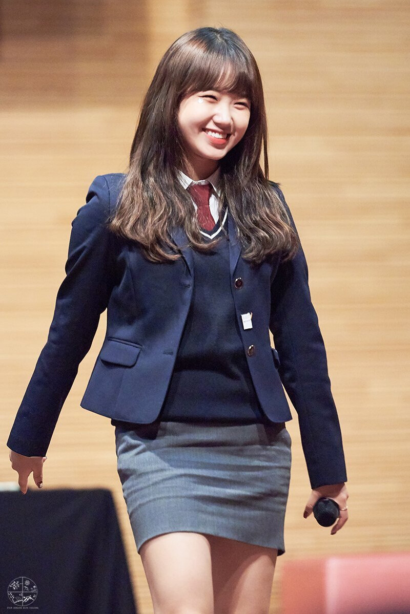 180519 Weki Meki Yoojung at 'Lucky' Gangbyeon Fansign documents 2