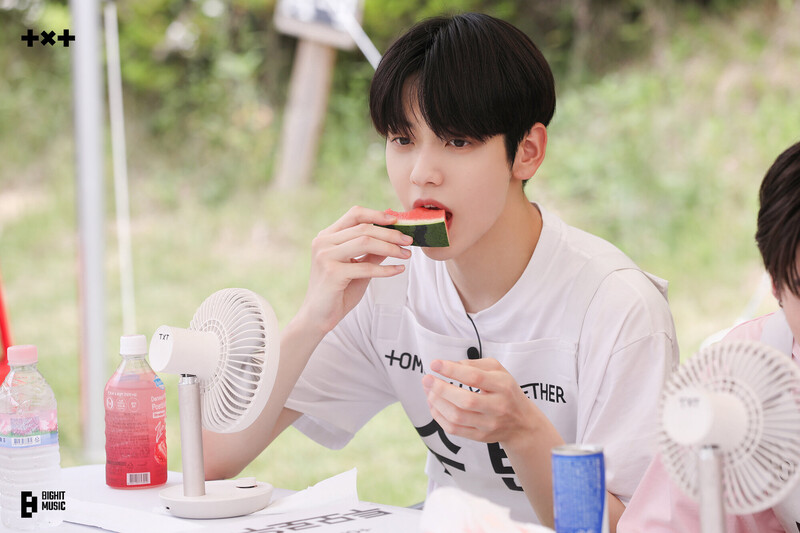 220801 TXT Weverse Update - 'The Game Caterers' Photo Sketch documents 16