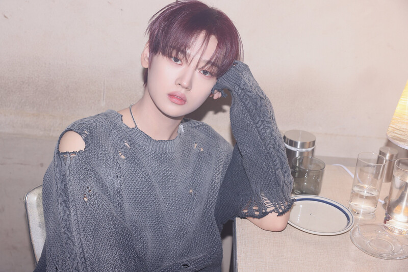 WEi 7th Mini Album [The Feelings] Concept Photos documents 10